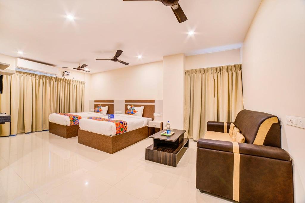 Suite FabHotel Spark Inn Dwarakanagar