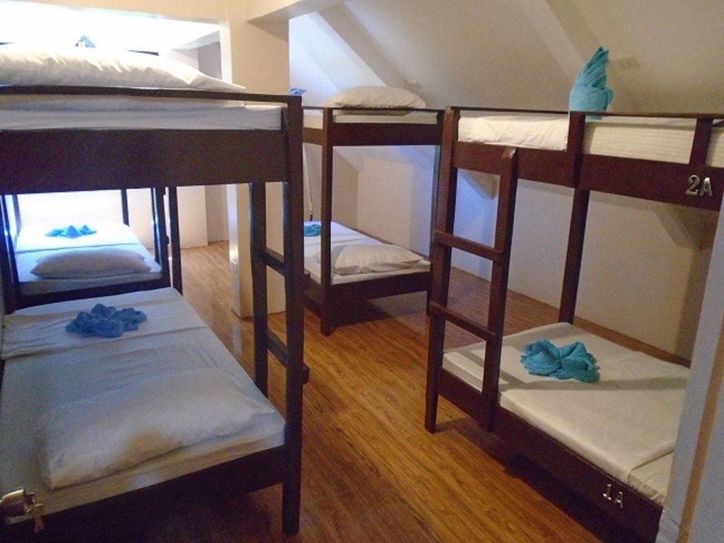 Кровать в общем номере The Victorian by Stevrena Accommodations