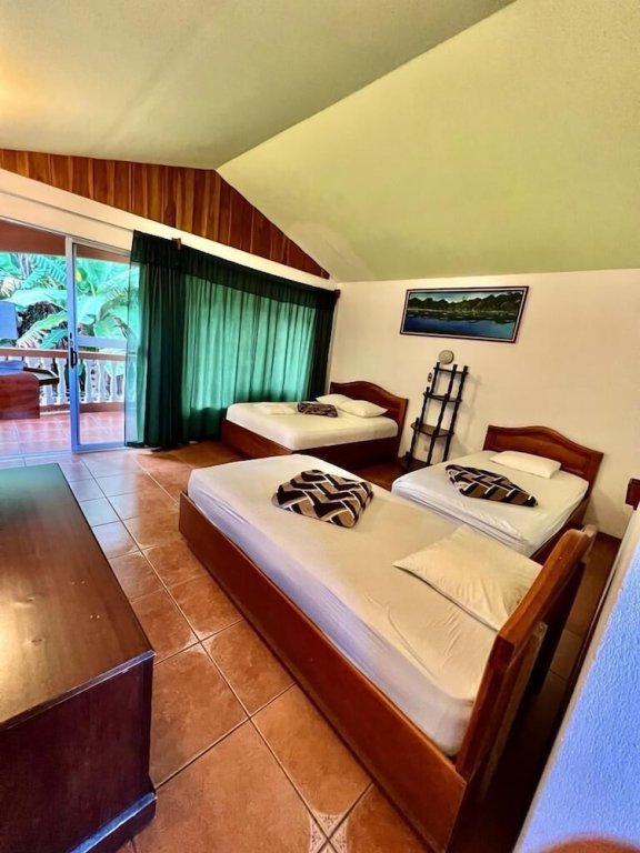 Standard quadruple chambre Hotel Sierra Arenal