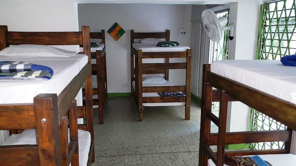 Кровать в общем номере с балконом Green Hill Hostel