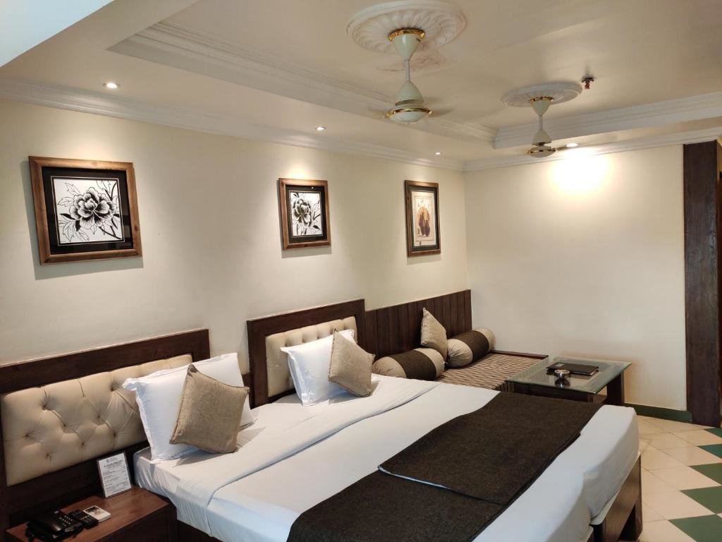Двухместный номер Executive Hotel Pushpak