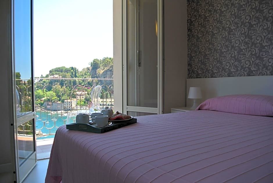 Номер Superior с балконом и с видом на море Hotel Baia Azzurra