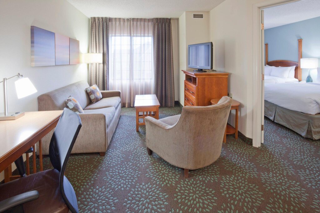 Четырёхместный люкс c 1 комнатой Staybridge Suites MPLS-Maple Grove/Arbor Lakes, an IHG Hotel