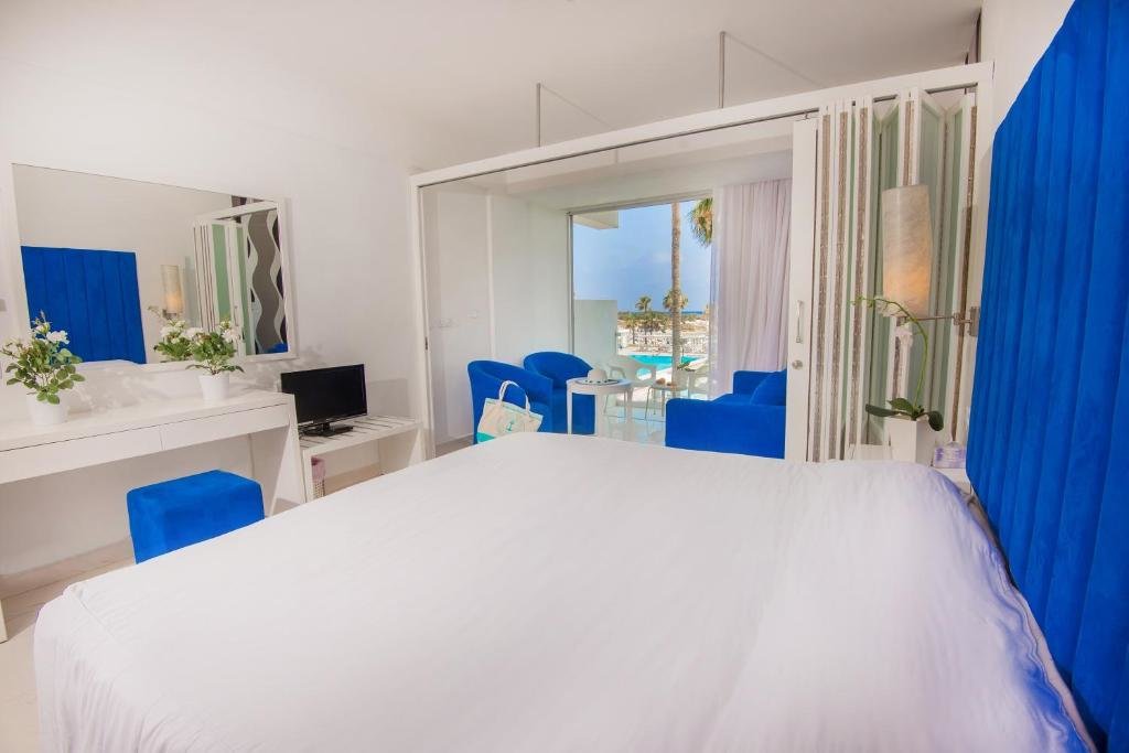 Standard Familie Zimmer mit Poolblick Dome Beach Marina Hotel & Resort
