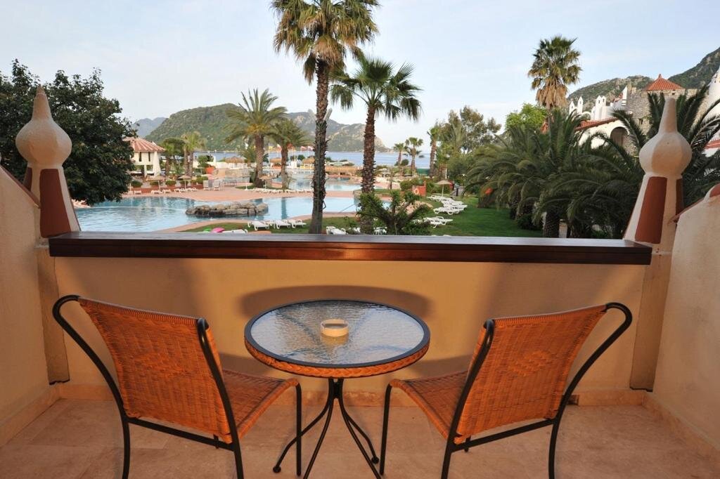 Трёхместный номер Deluxe с видом на море Marti Resort Hotel