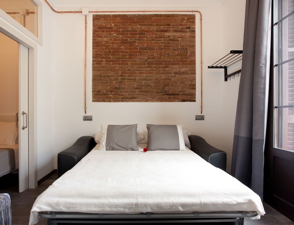 Кровать в общем номере с 6 комнатами AB Paral·lel Apartments