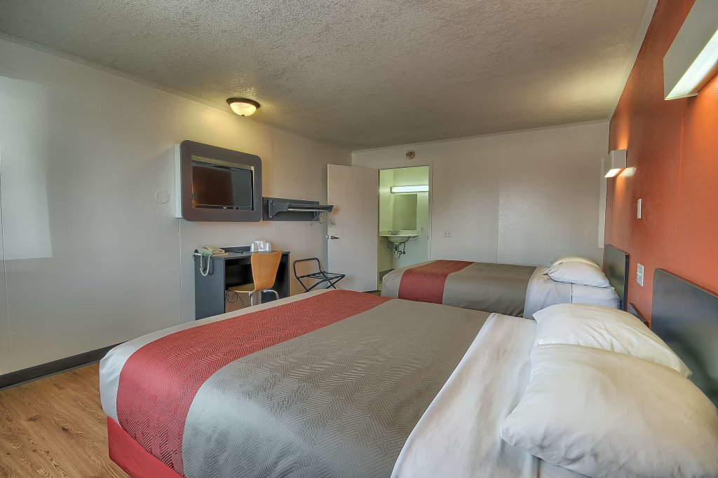 Standard Quadruple room Motel 6-Lima, OH