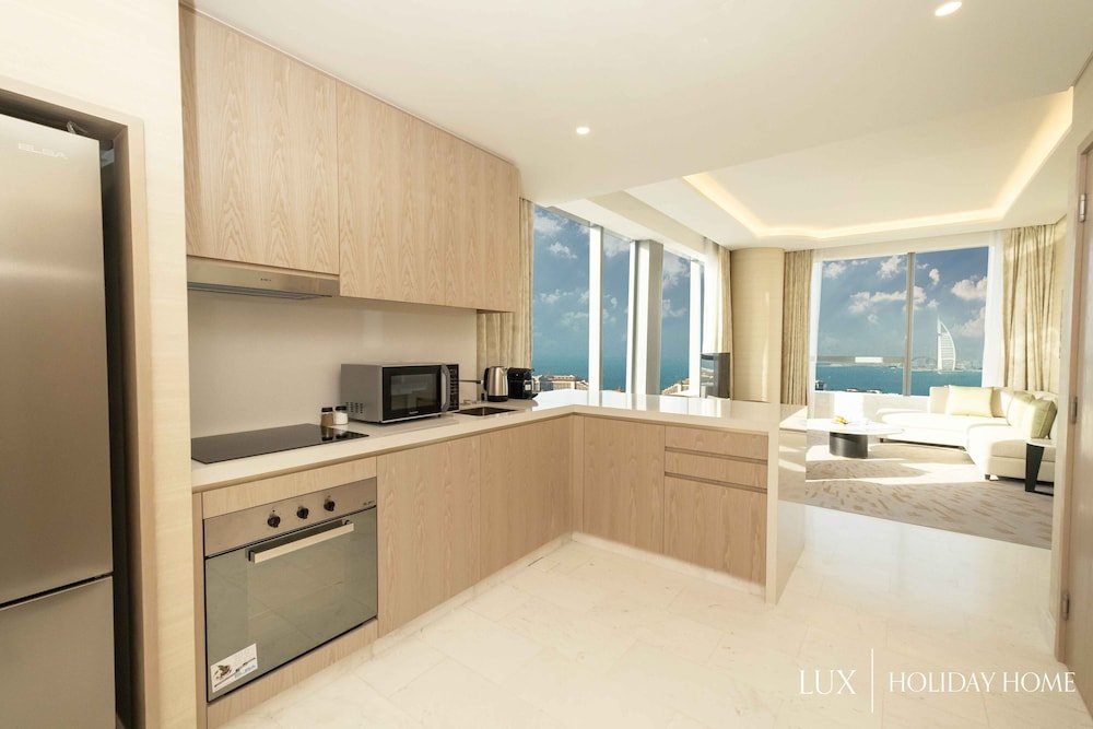 Deluxe Apartment LUX Iconic Views at The Palm Tower 5