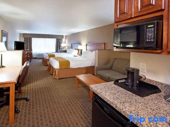 Double Suite Holiday Inn Express & Suites Sioux Falls Southwest, an IHG Hotel