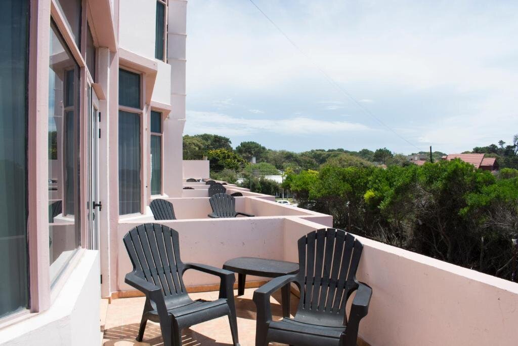 Трёхместный номер Superior с балконом и с частичным видом на море Hotel Golf Internacional