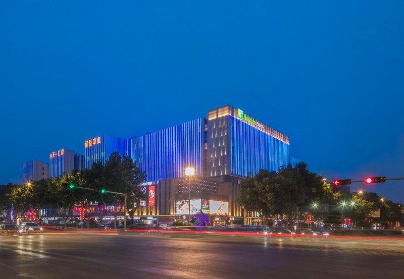 Люкс Holiday Inn Express Qingdao Chengyang Central, an IHG Hotel