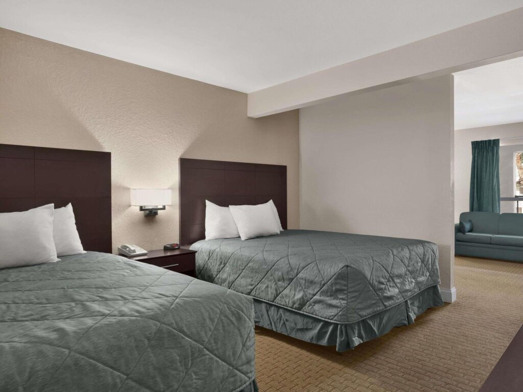 Standard room Econo Lodge Inn & Suites
