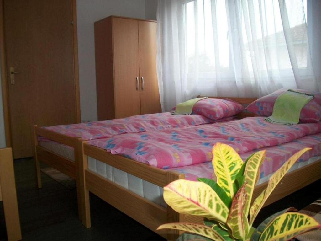 Кровать в общем номере Hostel Room