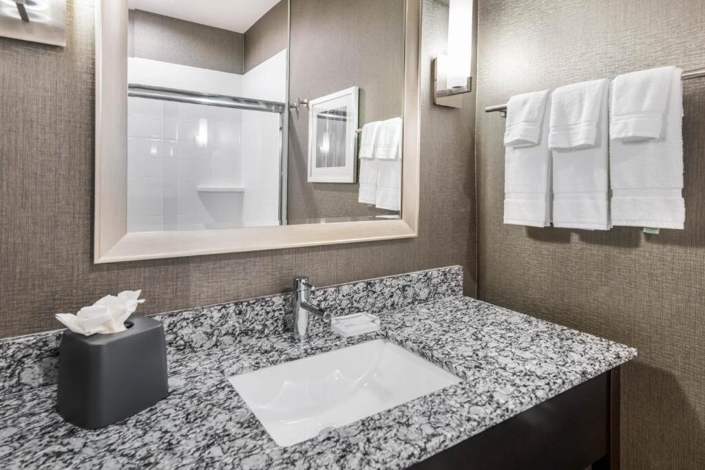 Люкс Holiday Inn Hotel & Suites Silicon Valley - Milpitas, an IHG Hotel