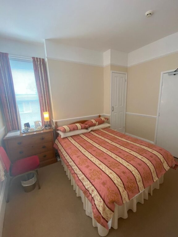 Komfort Doppel Zimmer mit Blick auf den Innenhof Landguard Lodge Guest House