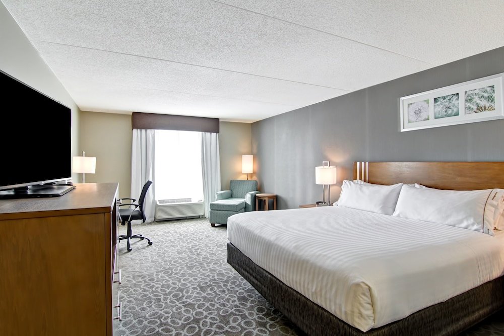 Номер Standard Holiday Inn Express & Suites Oshawa Downtown - Toronto Area, an IHG Hotel