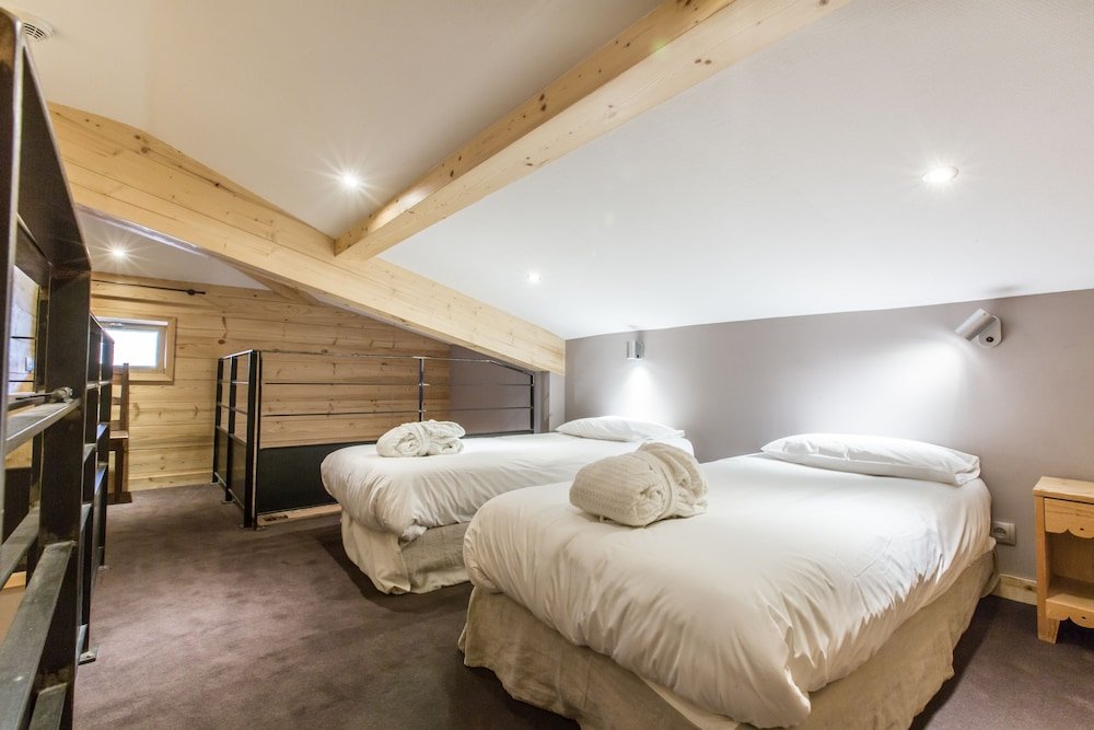 Comfort Quadruple room with balcony and with mountain view Chalet Hotel Crychar