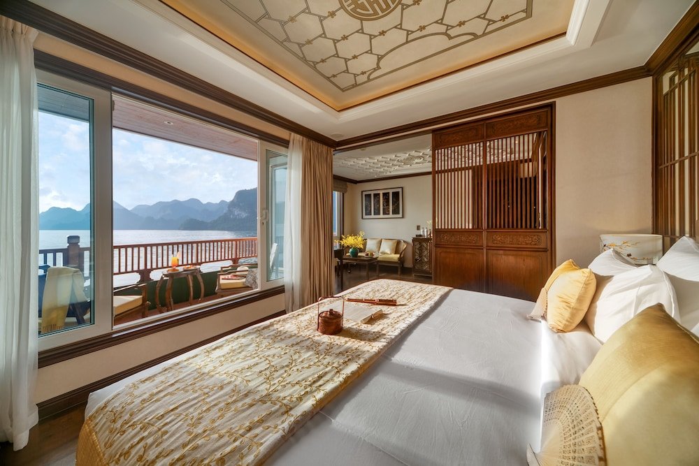 Двухместный люкс с балконом Heritage Line Ylang Cruise - Ha Long Bay & Lan Ha Bay