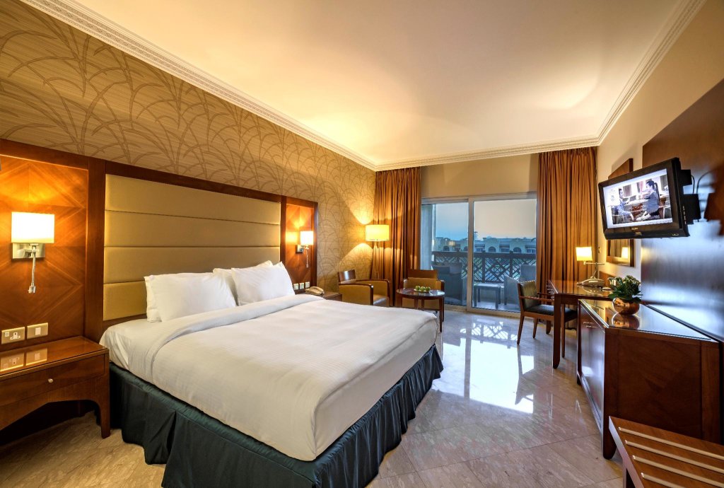 Семейный номер Standard Crowne Plaza Jordan Dead Sea Resort & Spa, an IHG Hotel