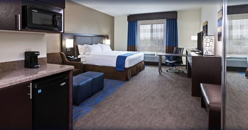 Deluxe Suite Holiday Inn Express & Suites Glenpool