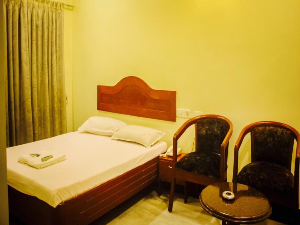 Deluxe room Krishna Park Apartments