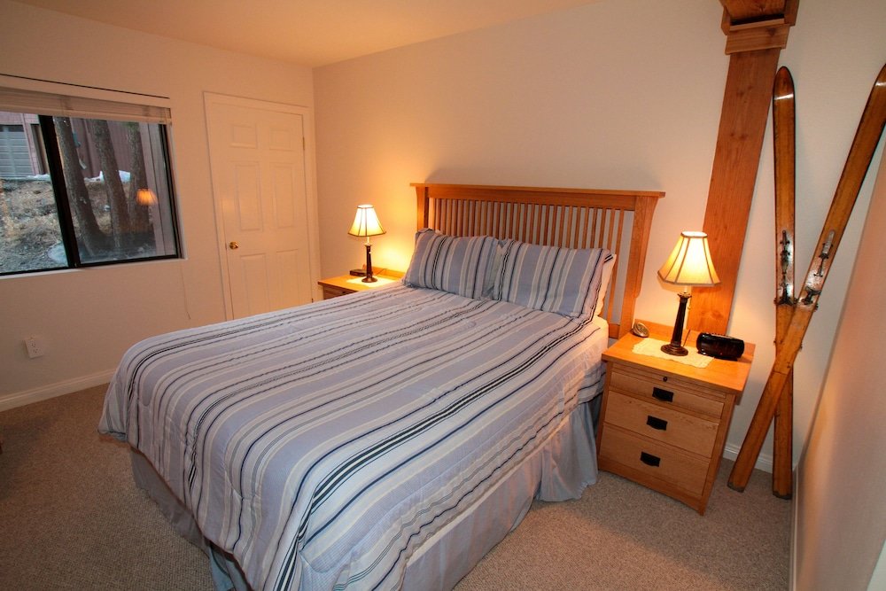 1 Bedroom Standard room with balcony Mammoth Ski & Racquet Club