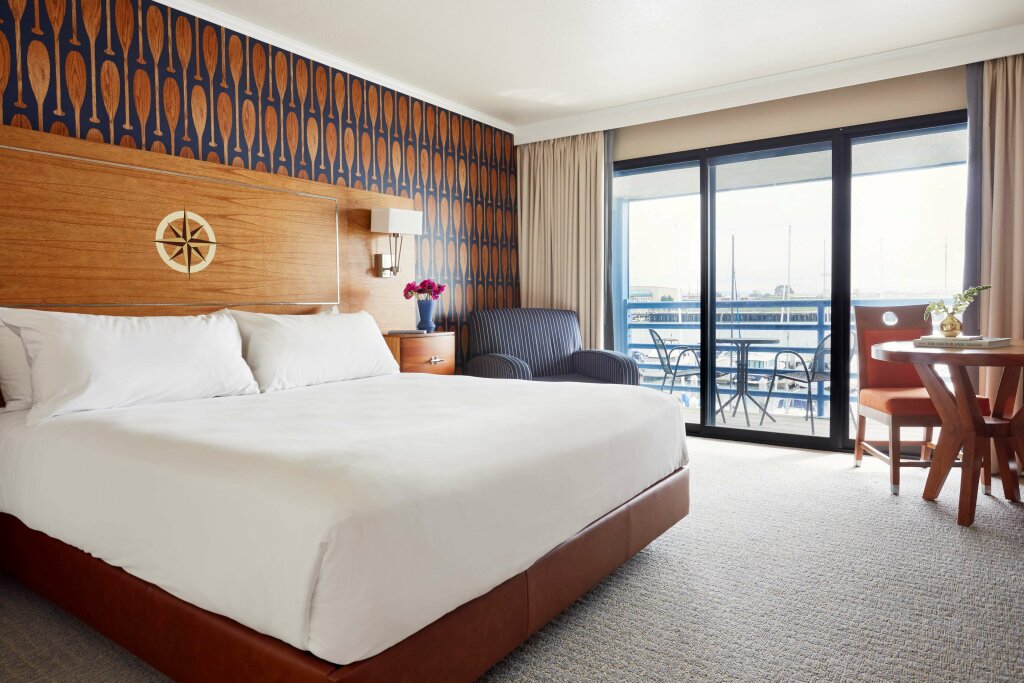 Standard Doppel Zimmer mit Balkon und mit Wasserblick Waterfront Hotel, part of JdV