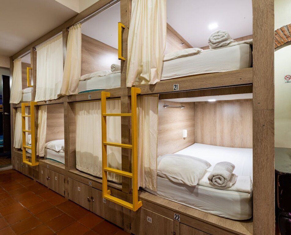 Кровать в общем номере Hostel the pod 33
