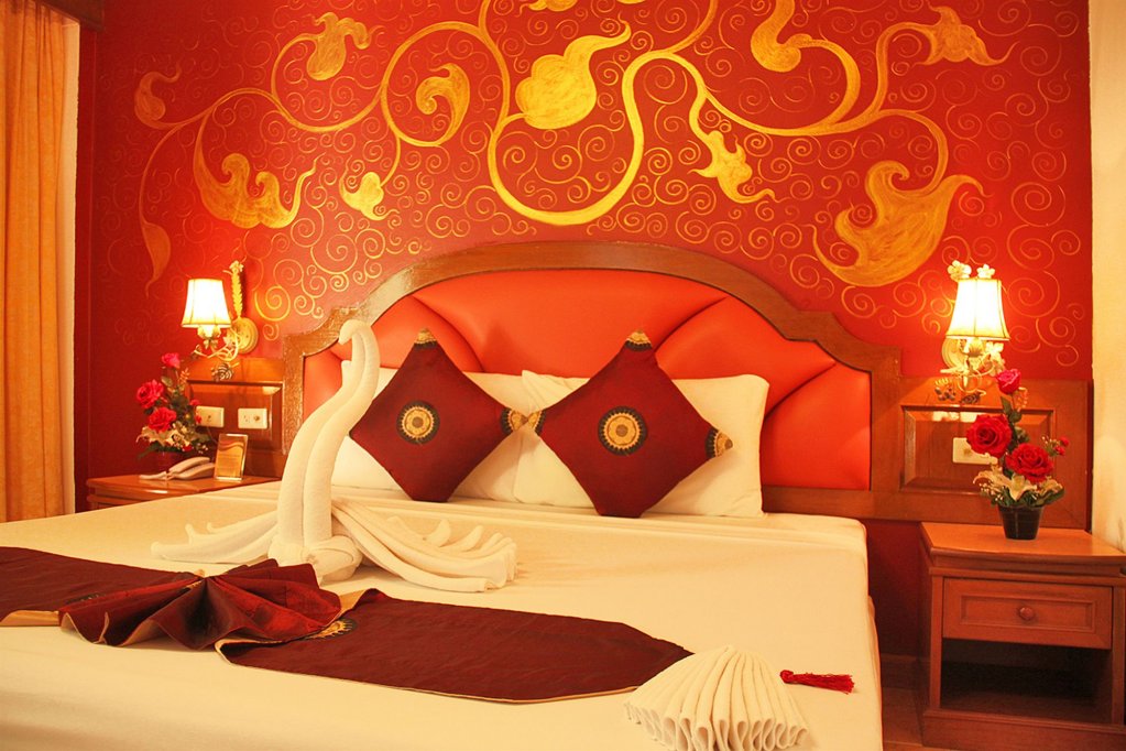 Будд отель. Отель напротив дракона на Кароне. Отель на Пхукете с оленем красным. Hotel Memory in Phuket. Пхукет Таиланд купить постельный комплект.