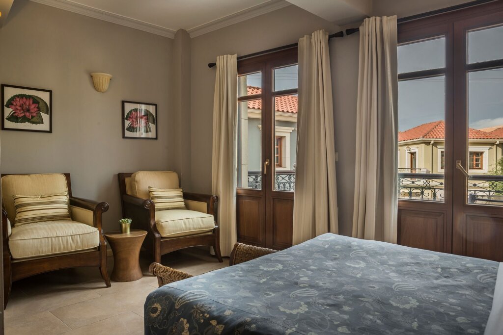 Suite with courtyard view Balhambra Suites