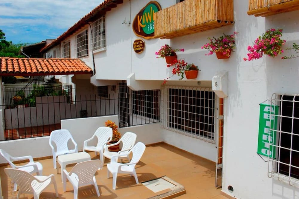 Hostal Kiwi B&B Santa Marta, Magdalena. Book Hotel Hostal Kiwi B&B