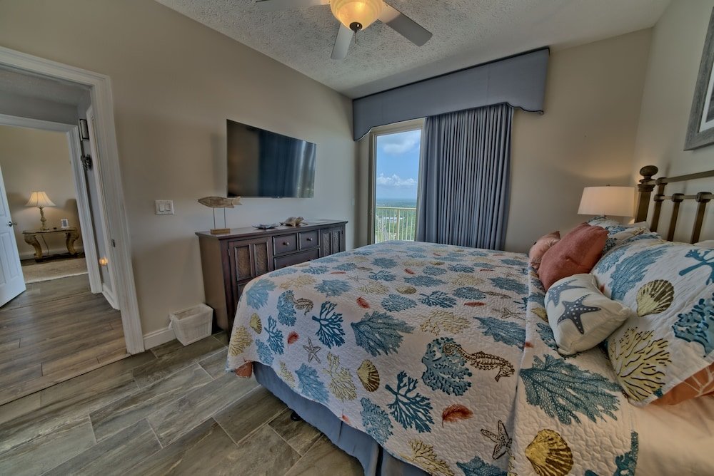 Standard room Calming Beachfront Condo with Oversized Balcony Facing the Gulf - Unit 2101 by RedAwning