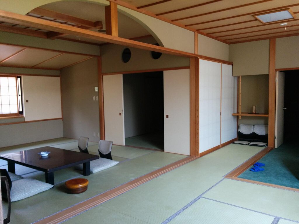 Кровать в общем номере (мужской номер) Iwamuro Slow Hostel