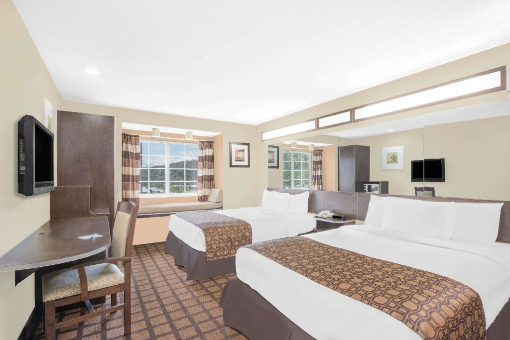Standard Vierer Zimmer Microtel Inn & Suites