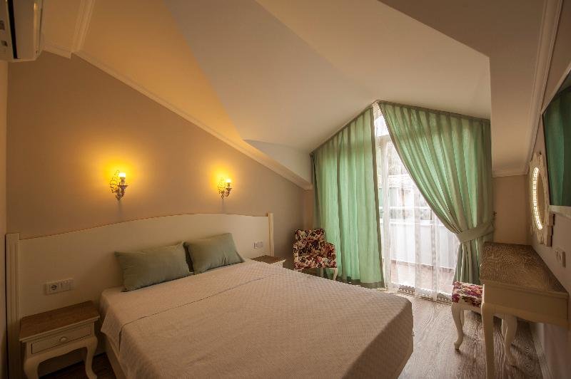 Standard Doppel Zimmer mit Balkon Majestic Hotel