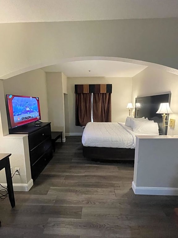 Люкс Deluxe Quality Inn and Suites Lafayette