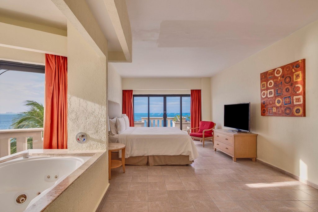 Master Suite с 3 комнатами plus Fiesta Americana Cancun Villas