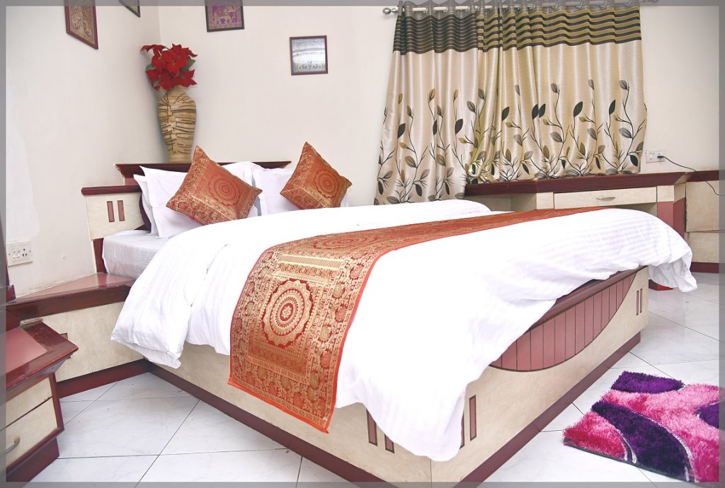 Deluxe Single room Hotel Galaxy Aurangabad