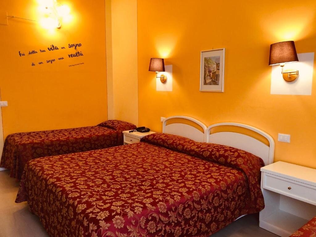 Comfort Quadruple room Hotel Duca Della Corgna