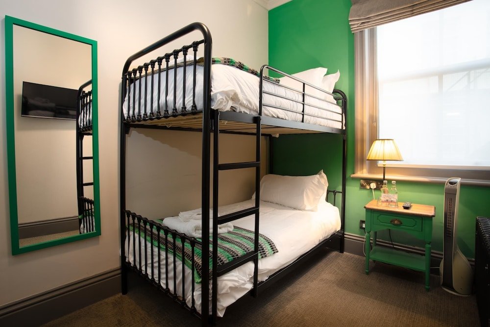 Comfort Quadruple room Crown Hotel