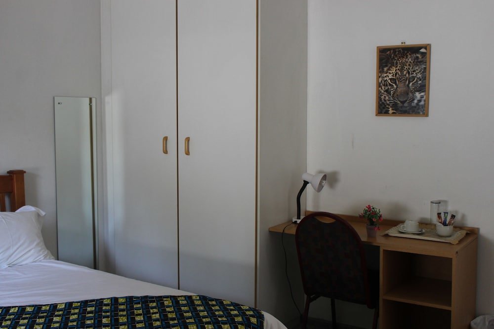 Standard simple chambre 11 Eland Guest House