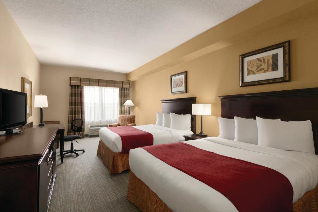 Четырёхместный люкс c 1 комнатой Country Inn & Suites by Radisson, Tampa Airport North, FL