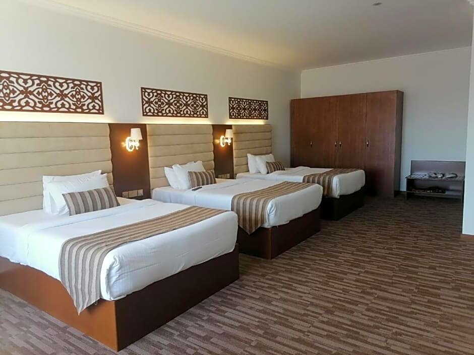 Superior Triple room Hamdan Plaza Hotel