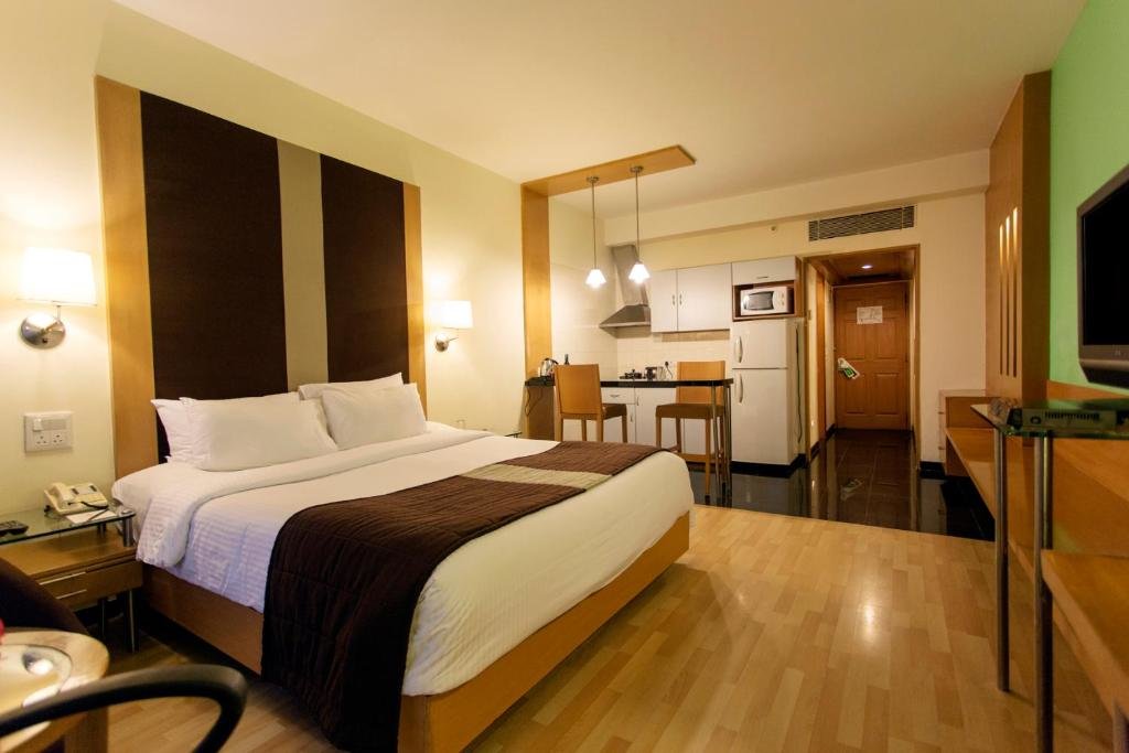 Люкс c 1 комнатой Hotel Royal Orchid Bangalore