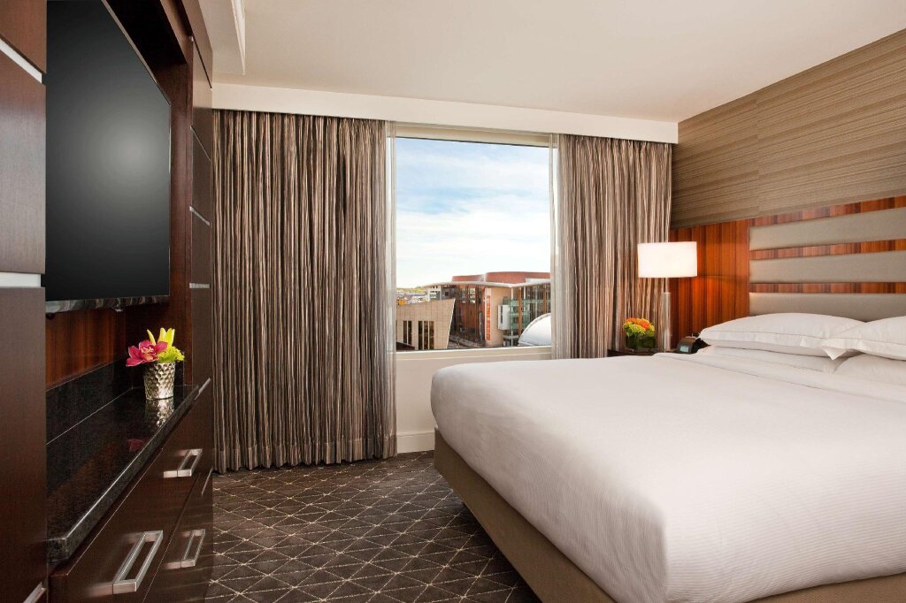 1 Bedroom Executive Accessible Double Suite Hilton Nashville Downtown