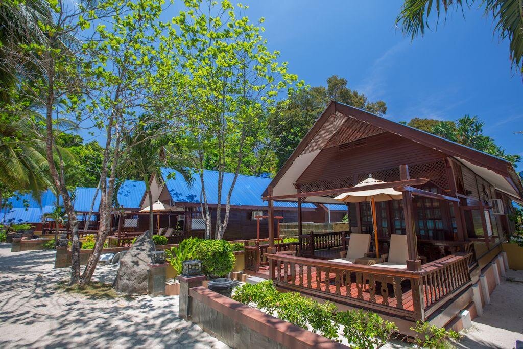 Семейный люкс с видом на сад Coral View Island Resort