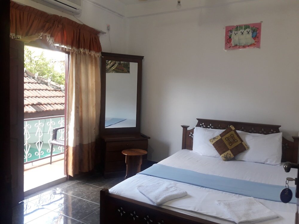 Standard Double room with balcony and with city view Hotel Blue Whale