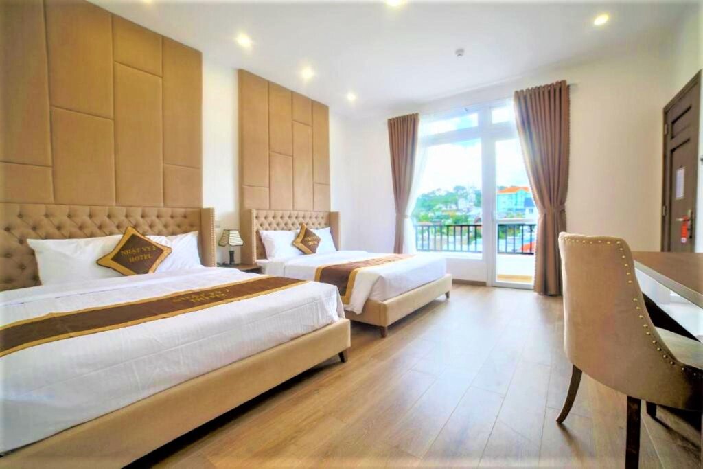 Standard quadruple chambre avec balcon Nhat VY 2