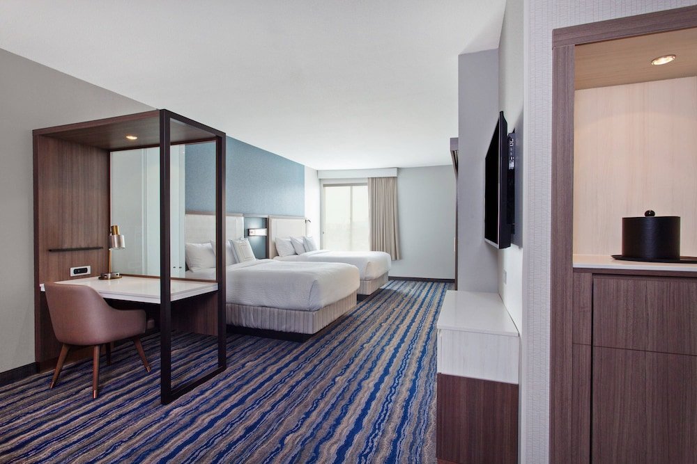 Четырёхместный люкс SpringHill Suites by Marriott Huntington Beach Orange County