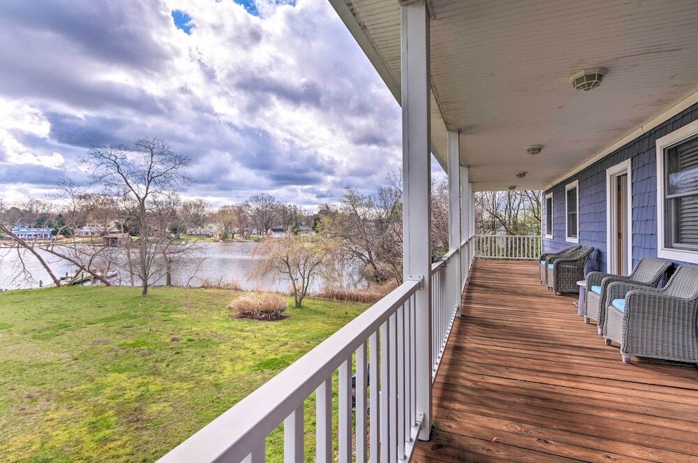 Chesapeake Bay Home: Dock, Decks & Fire Pit Черчтон